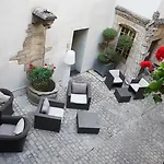 Maison Philippe Le Bon Hotel, Restaurant & Bar Le 19