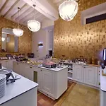 酒店 Maison Philippe Le Bon Hotel, Restaurant & Bar Le 19 4*