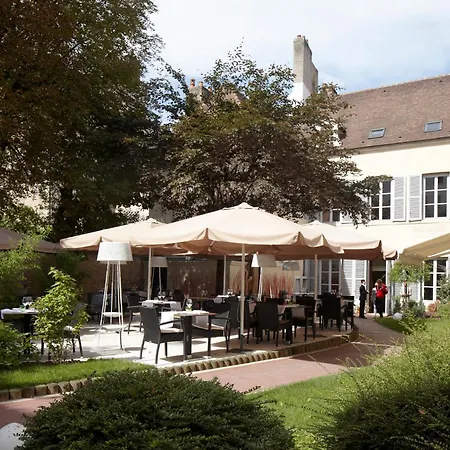 Maison Philippe Le Bon Hotel, Restaurant & Bar Le 19 4*