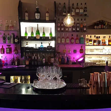 Maison Philippe Le Bon Hotel, Restaurant & Bar Le 19