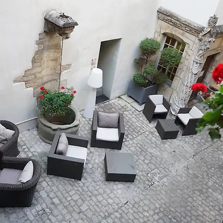 Maison Philippe Le Bon Hotel, Restaurant & Bar Le 19
