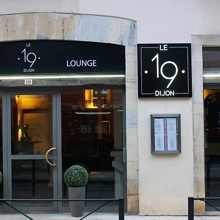 Maison Philippe Le Bon Hotel, Restaurant & Bar Le 19 Hotel 4*