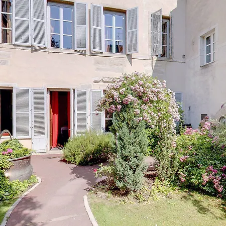 Maison Philippe Le Bon Hotel, Restaurant & Bar Le 19 Hotel 4*