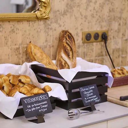 Maison Philippe Le Bon Hotel, Restaurant & Bar Le 19