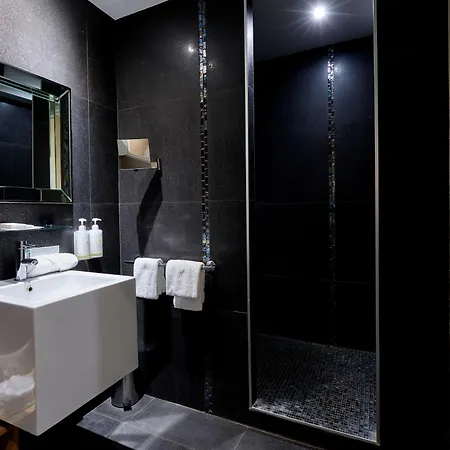 Maison Philippe Le Bon Hotel, Restaurant & Bar Le 19 4*