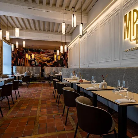 Maison Philippe Le Bon Hotel, Restaurant & Bar Le 19 Hotel 4*