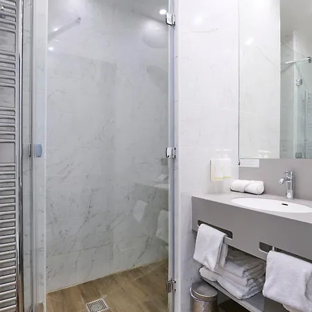 Maison Philippe Le Bon Hotel, Restaurant & Bar Le 19 Hotel 4*