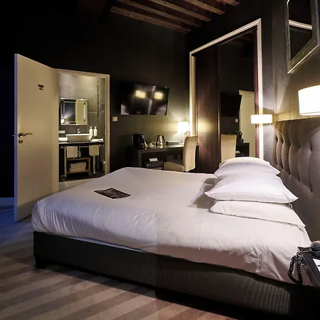 Maison Philippe Le Bon Hotel, Restaurant & Bar Le 19 Hotel 4*