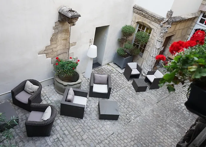 Maison Philippe Le Bon Hotel, Restaurant & Bar Le 19