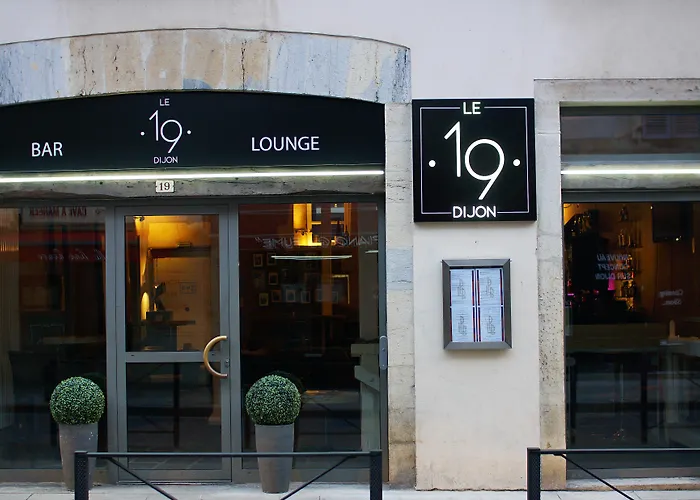 Maison Philippe Le Bon Hotel, Restaurant & Bar Le 19 Hotel 4*