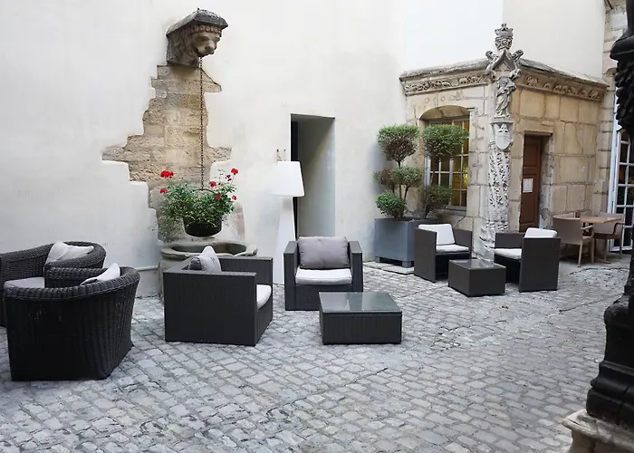 Maison Philippe Le Bon Hotel, Restaurant & Bar Le 19