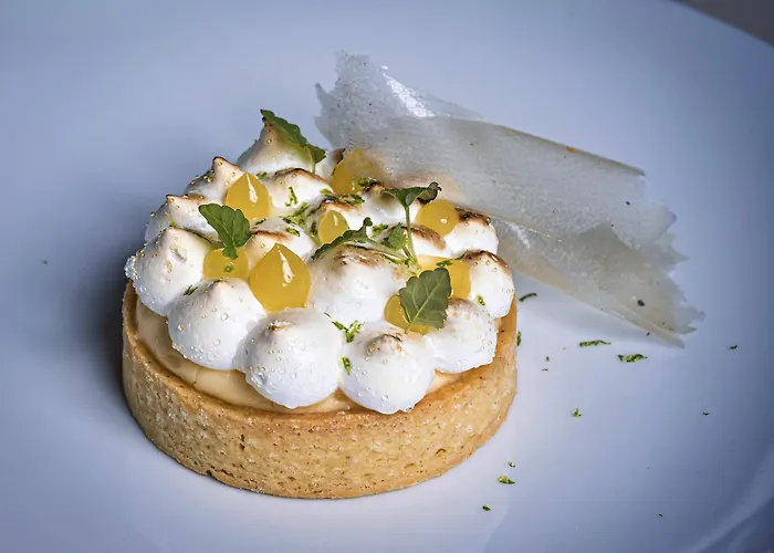 Maison Philippe Le Bon Hotel, Restaurant & Bar Le 19 4*