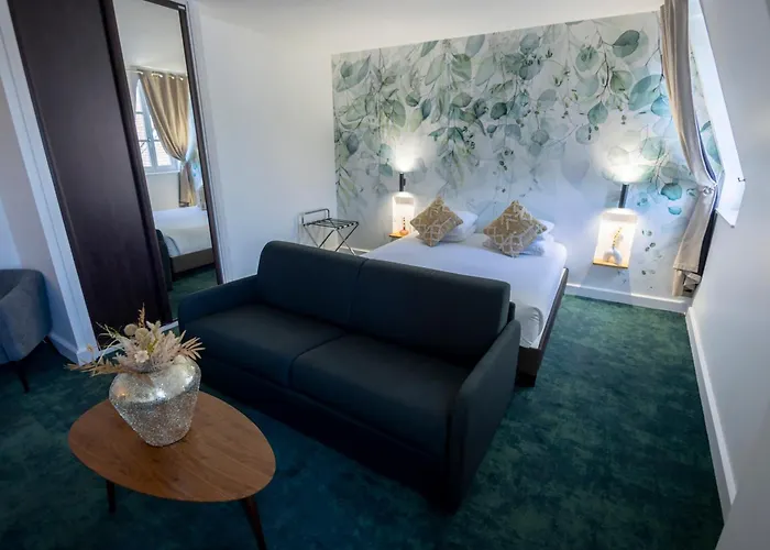 Maison Philippe Le Bon Hotel, Restaurant & Bar Le 19 4*