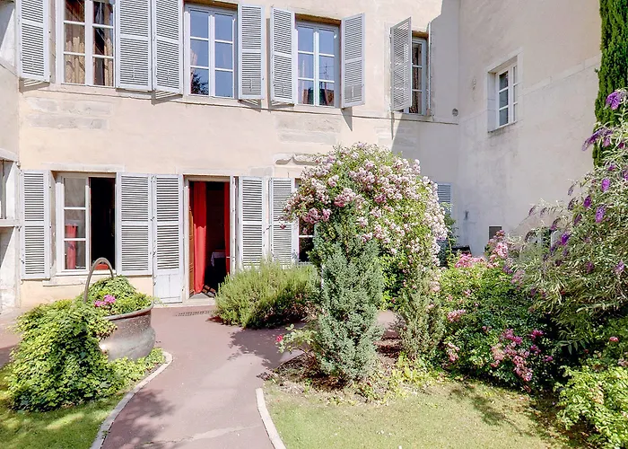 Maison Philippe Le Bon Hotel, Restaurant & Bar Le 19 Hotel 4*