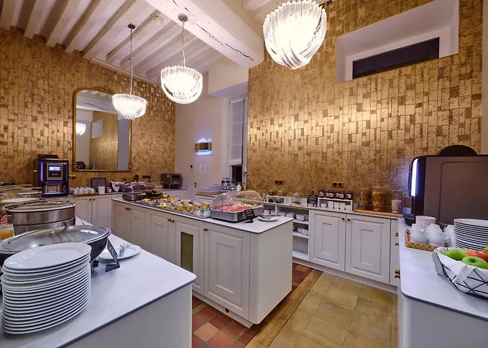 Hotel Maison Philippe Le Bon Hotel, Restaurant & Bar Le 19 4*