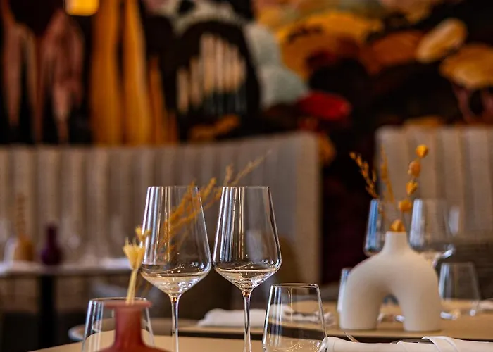 Maison Philippe Le Bon Hotel, Restaurant & Bar Le 19 Hotel 4*