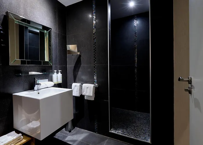 Maison Philippe Le Bon Hotel, Restaurant & Bar Le 19 4*