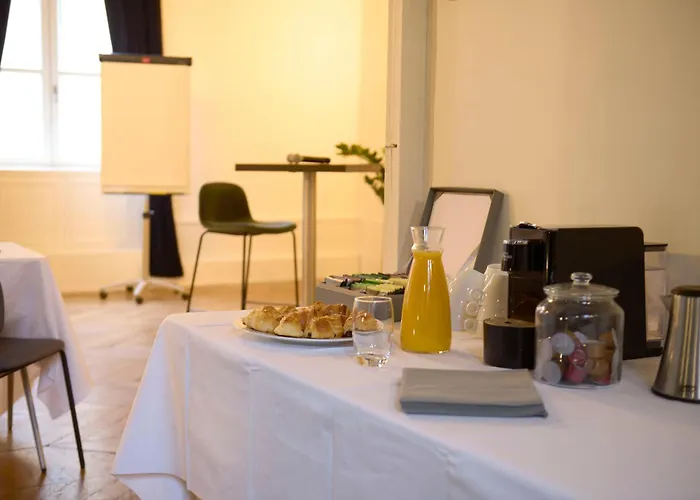 Hotel Maison Philippe Le Bon Hotel, Restaurant & Bar Le 19